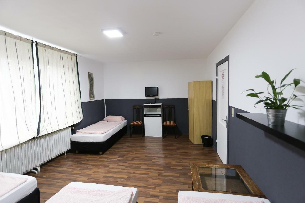 Enna-Zimmervermietung Hamburg Bagian luar foto